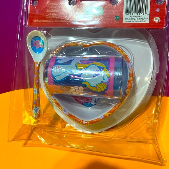 MY LITLE PONY G3 NWT VINTAGE 2003 4 PIECE DINNERWARE SET MELAMINE PLATE BOWL CUP - Picture 3 of 13